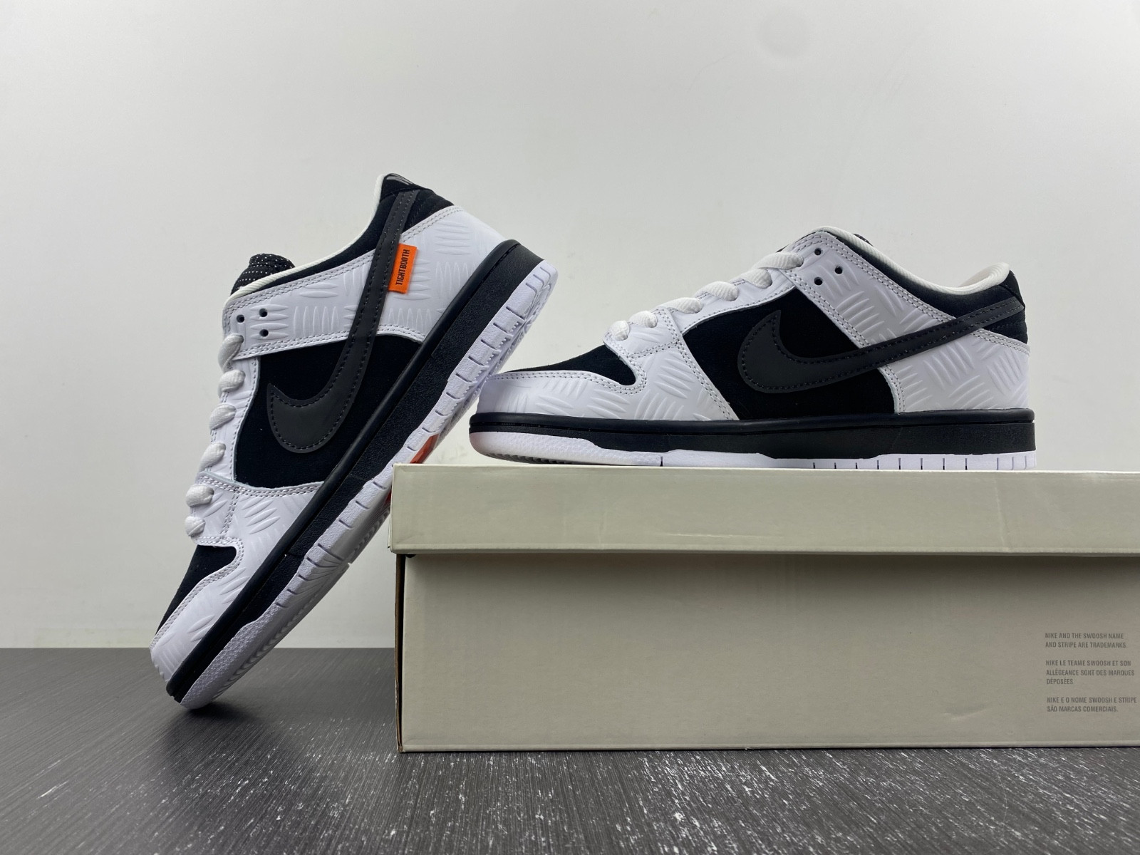 nike sb dunk low tightbooth men