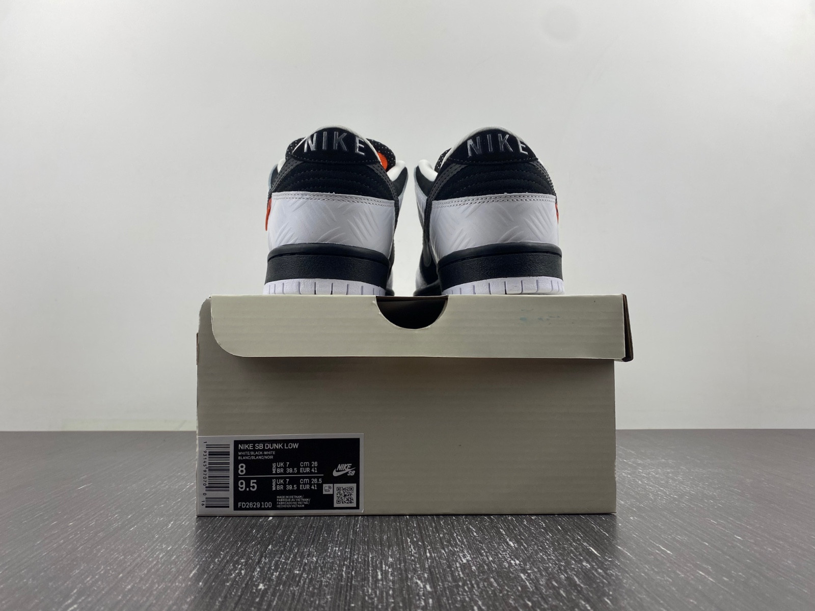 nike sb dunk low tightbooth men