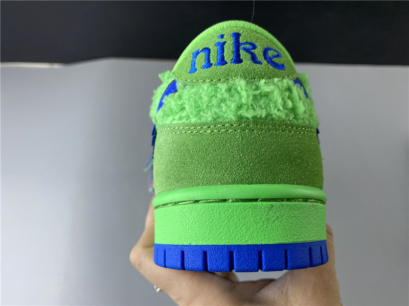 dead x nike sb dunk low“ green bear” cj5378-300