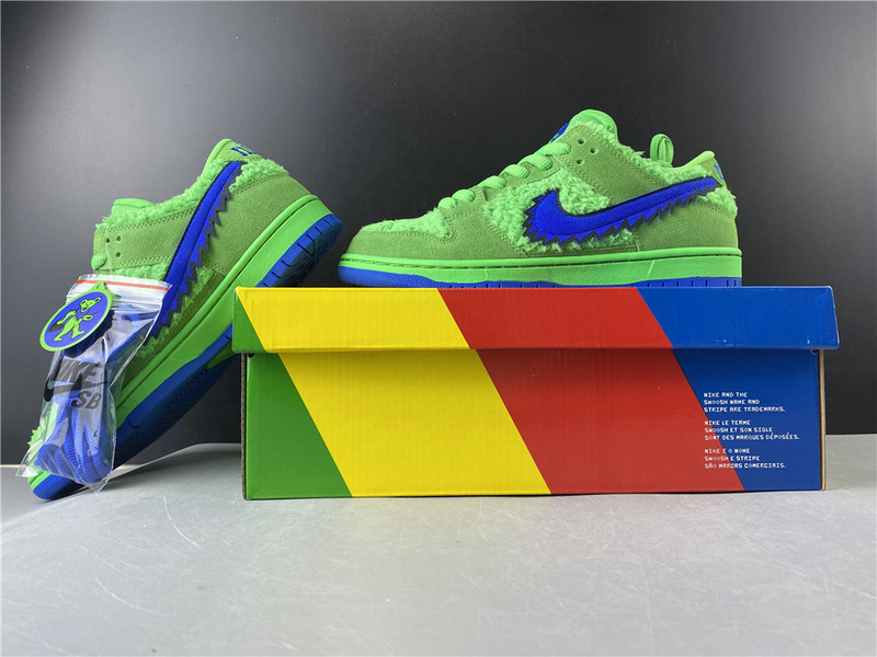 dead x nike sb dunk low“ green bear” cj5378-300