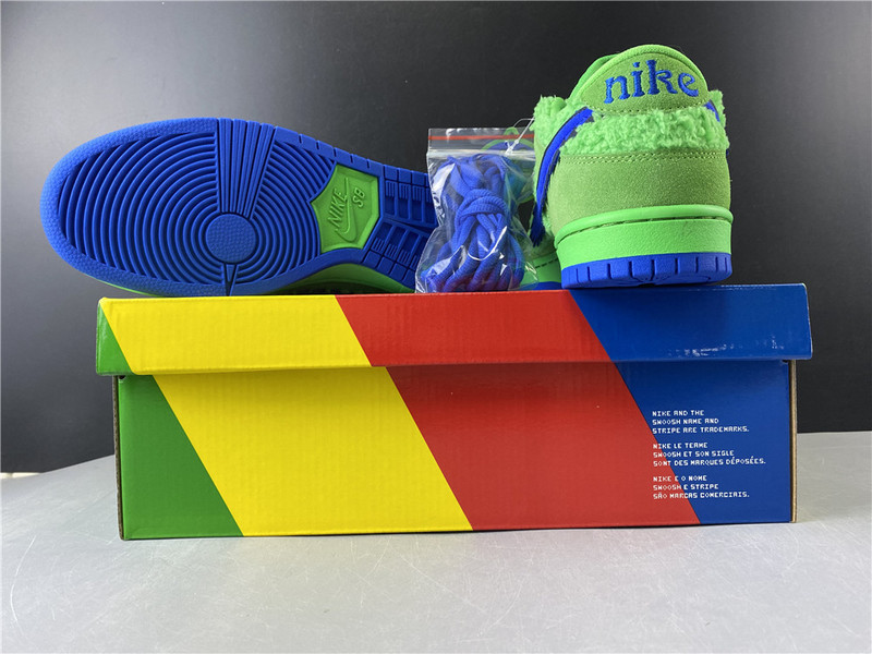 dead x nike sb dunk low“ green bear” cj5378-300