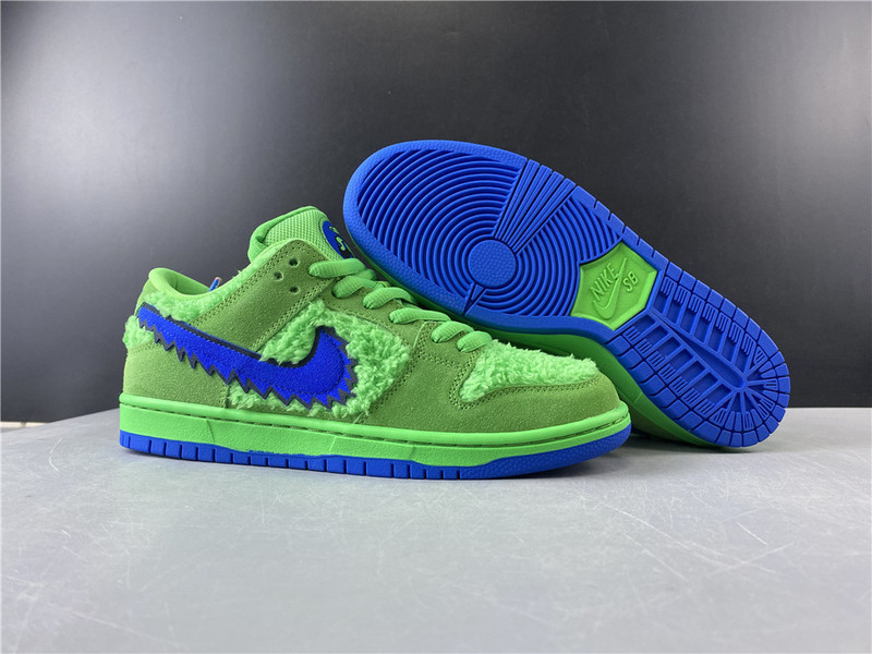 dead x nike sb dunk low“ green bear” cj5378-300