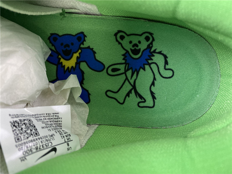 dead x nike sb dunk low“ green bear” cj5378-300