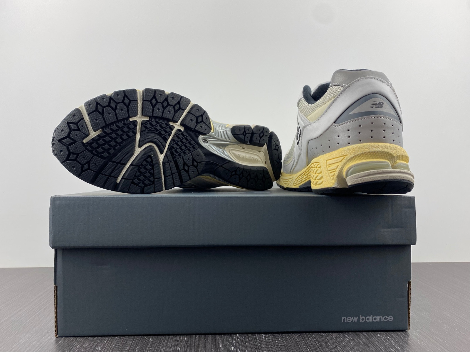 new Ba1an*e 2002r thisisneverthat white - ml2002rt