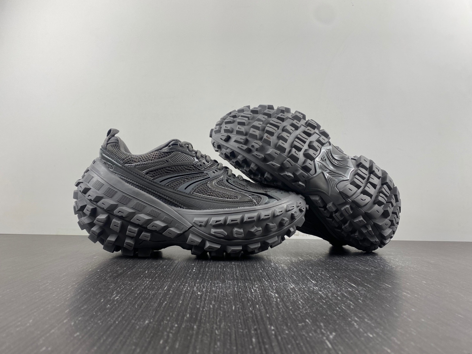 Ba*len*cia*ga defender sneaker