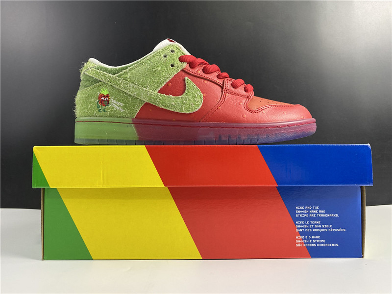 nike sb dunk low “strawberry cough cw7093-601