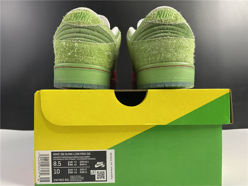 nike sb dunk low “strawberry cough cw7093-601