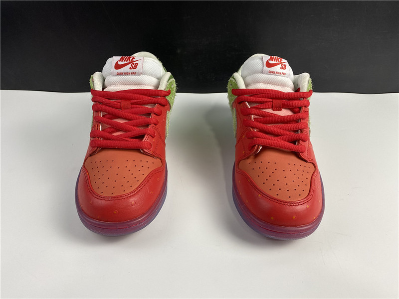 nike sb dunk low “strawberry cough cw7093-601