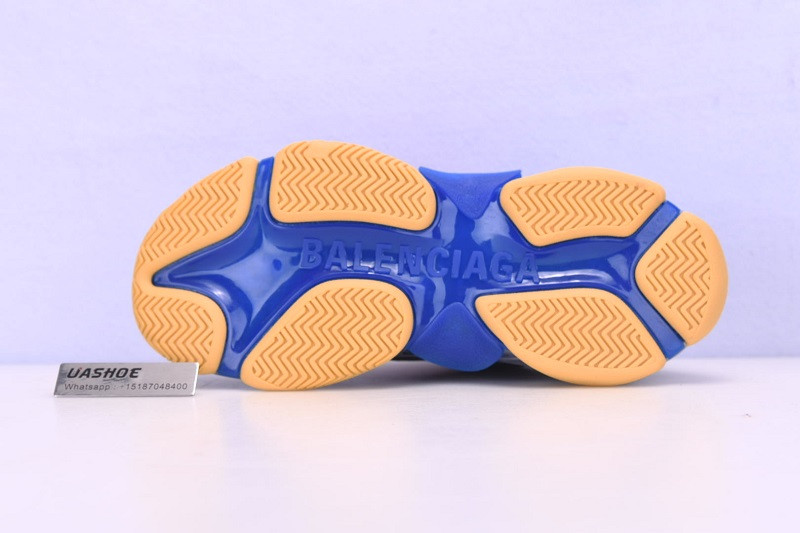 Ba*len*cia*ga triple s