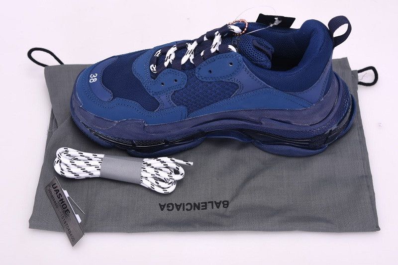 Ba*len*cia*ga triple s