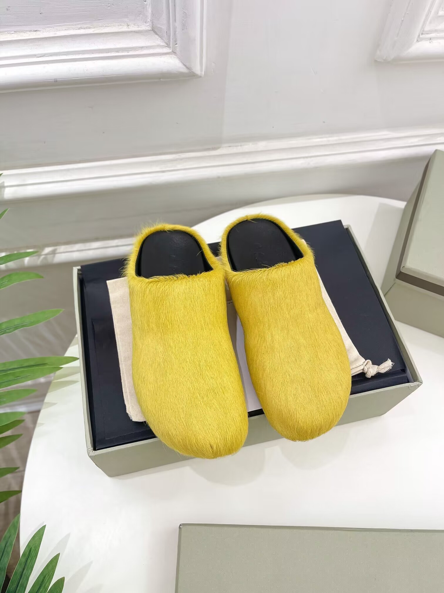 Ma*n1 yellow fussbett sabot loafers