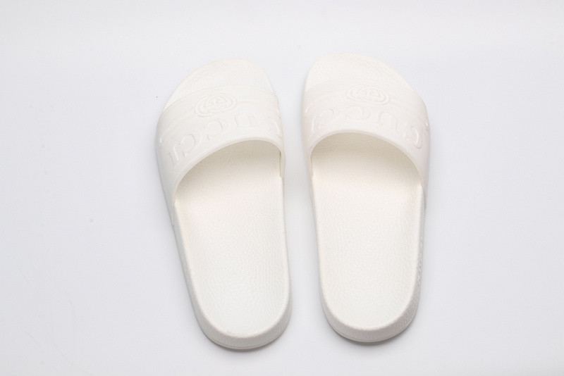 G*u*i slides all white