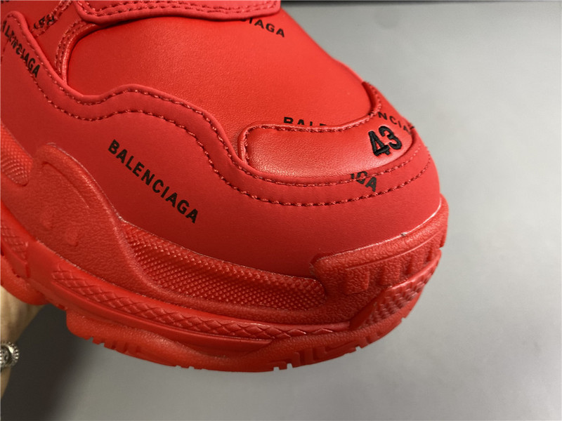 Ba*len*cia*ga triple s