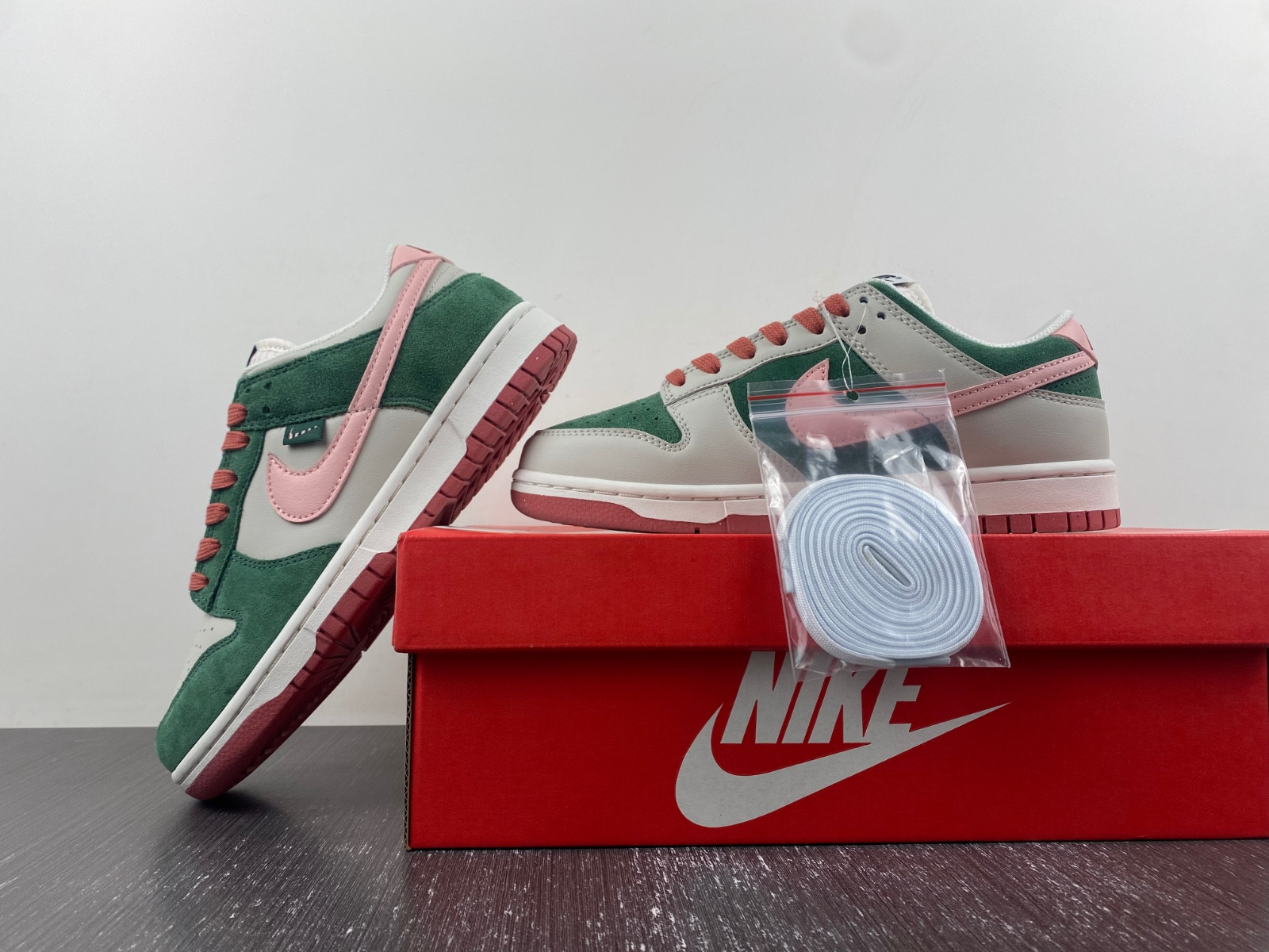 nike dunk low se all petals united fir green (women