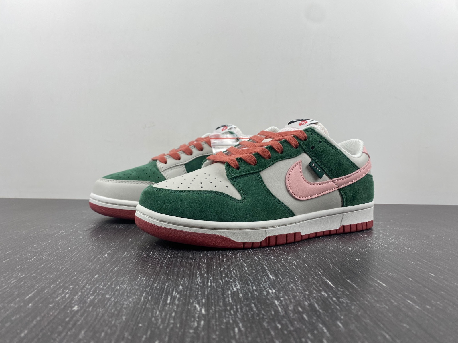 nike dunk low se all petals united fir green (women''s) fn8923-061