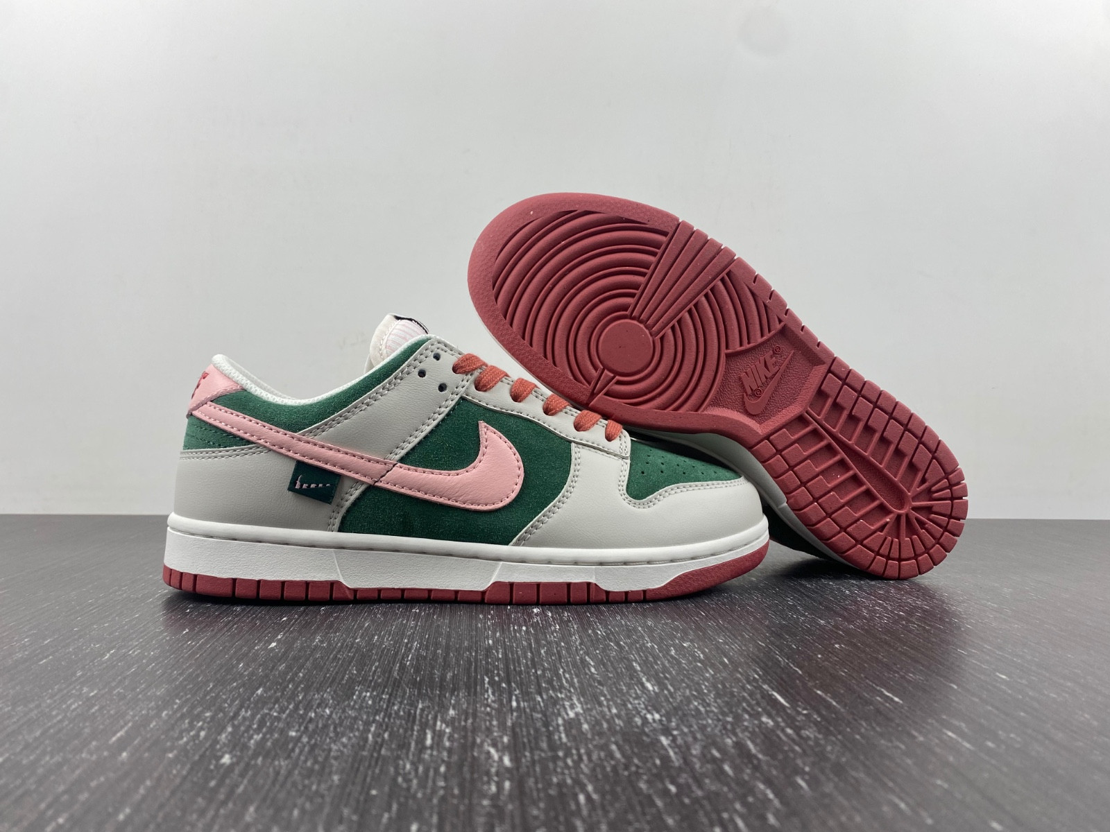 nike dunk low se all petals united fir green (women