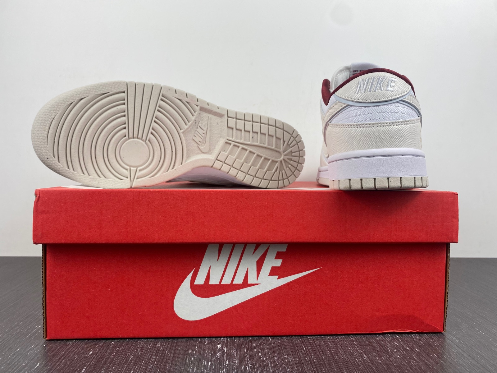 nike dunk low se just do it white phanT0m (women
