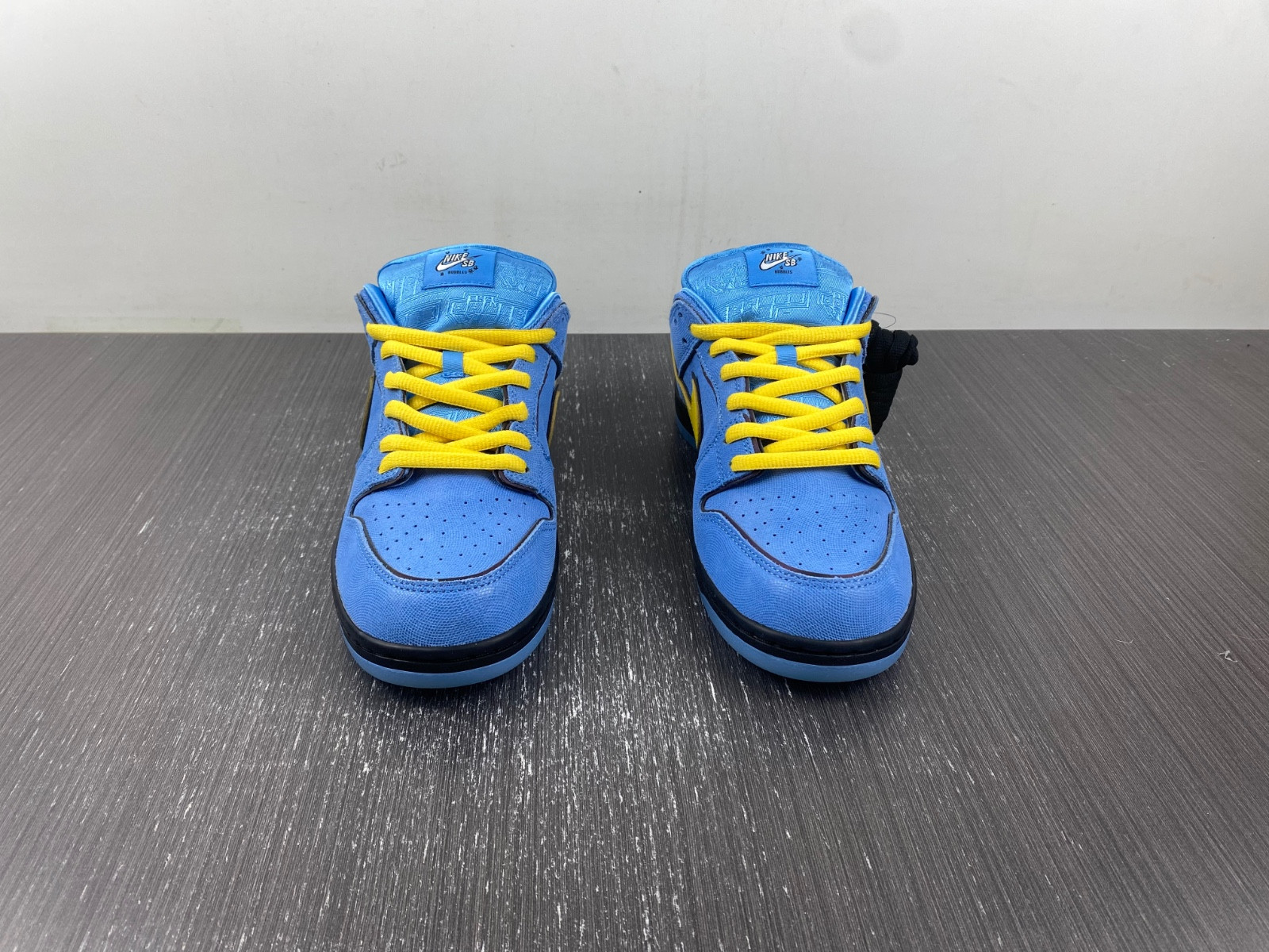 powerpuff girls x nike sb dunk low "bubbles" fz8320-400