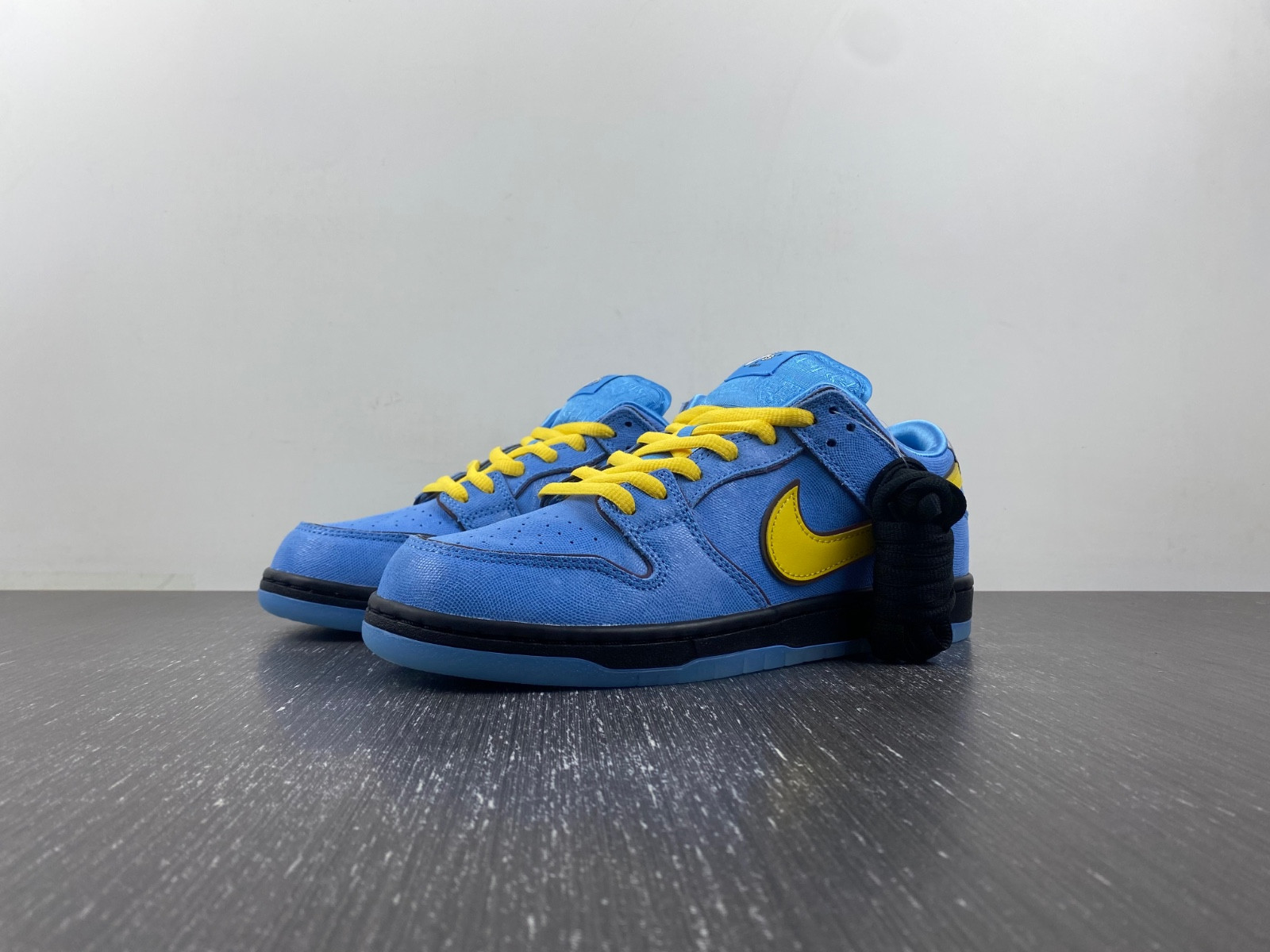 powerpuff girls x nike sb dunk low "bubbles" fz8320-400