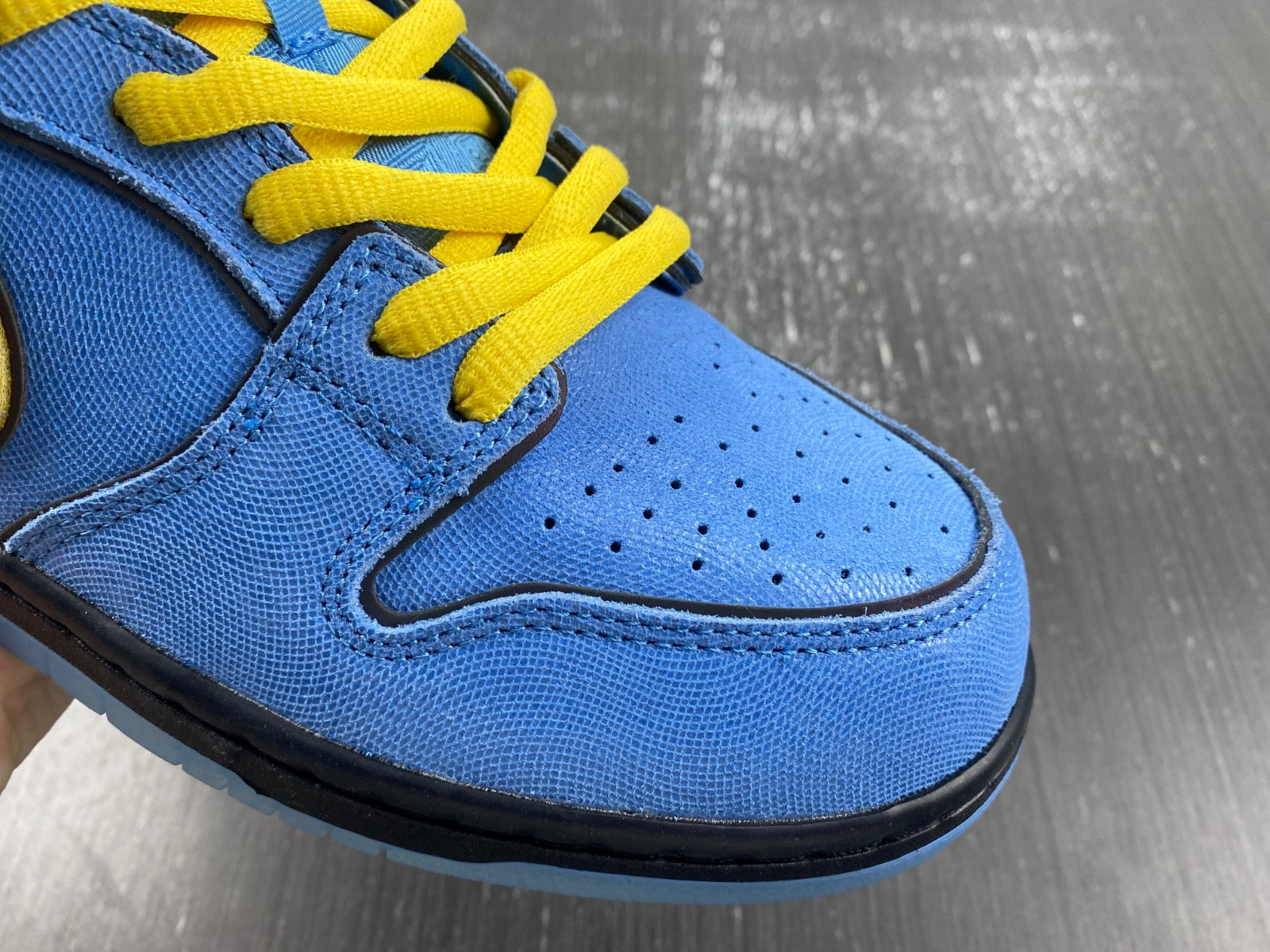 powerpuff girls x nike sb dunk low "bubbles" fz8320-400