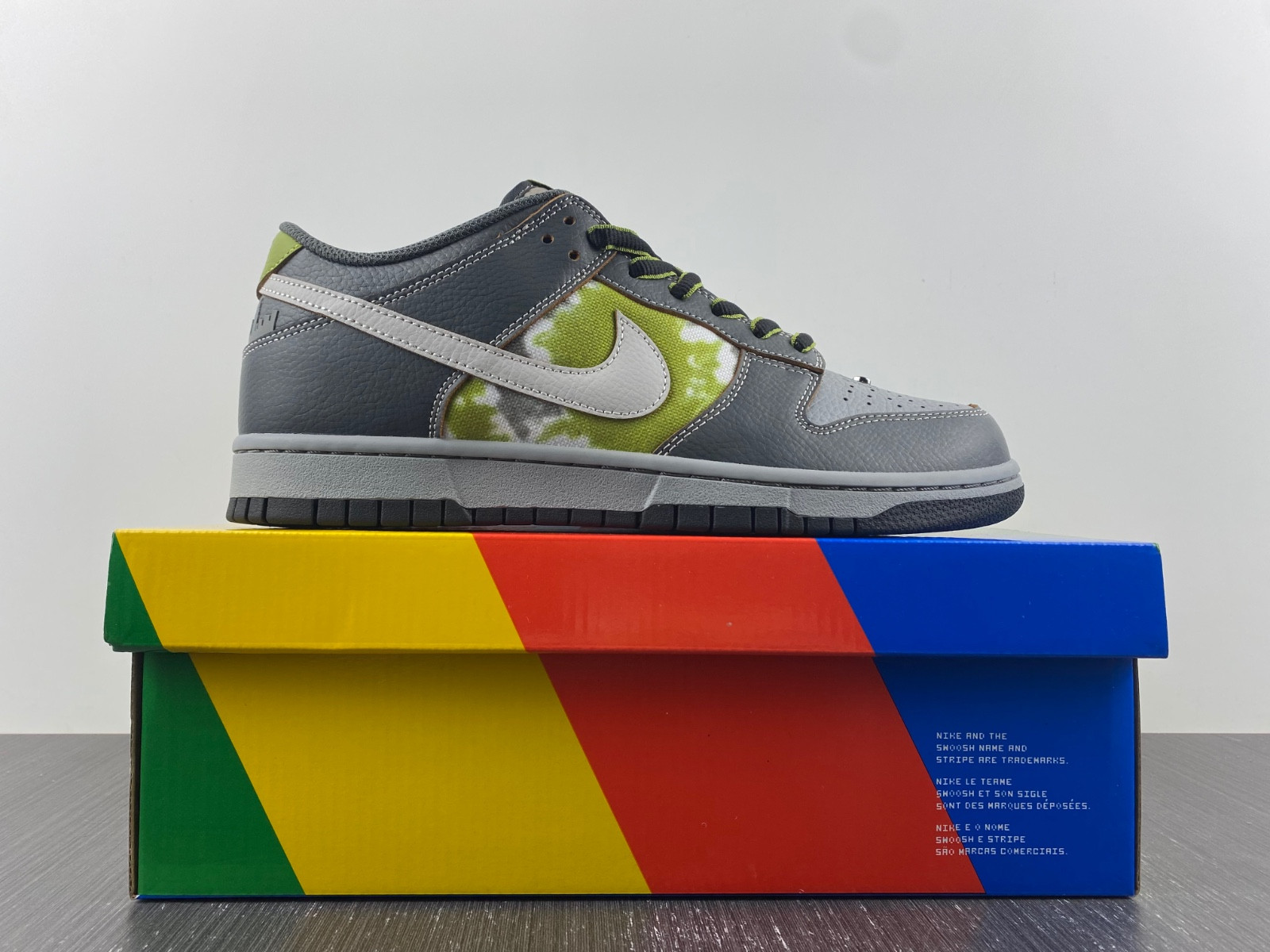 nike sb dunk low huf wait, what!? (friends and family) fd8775-002