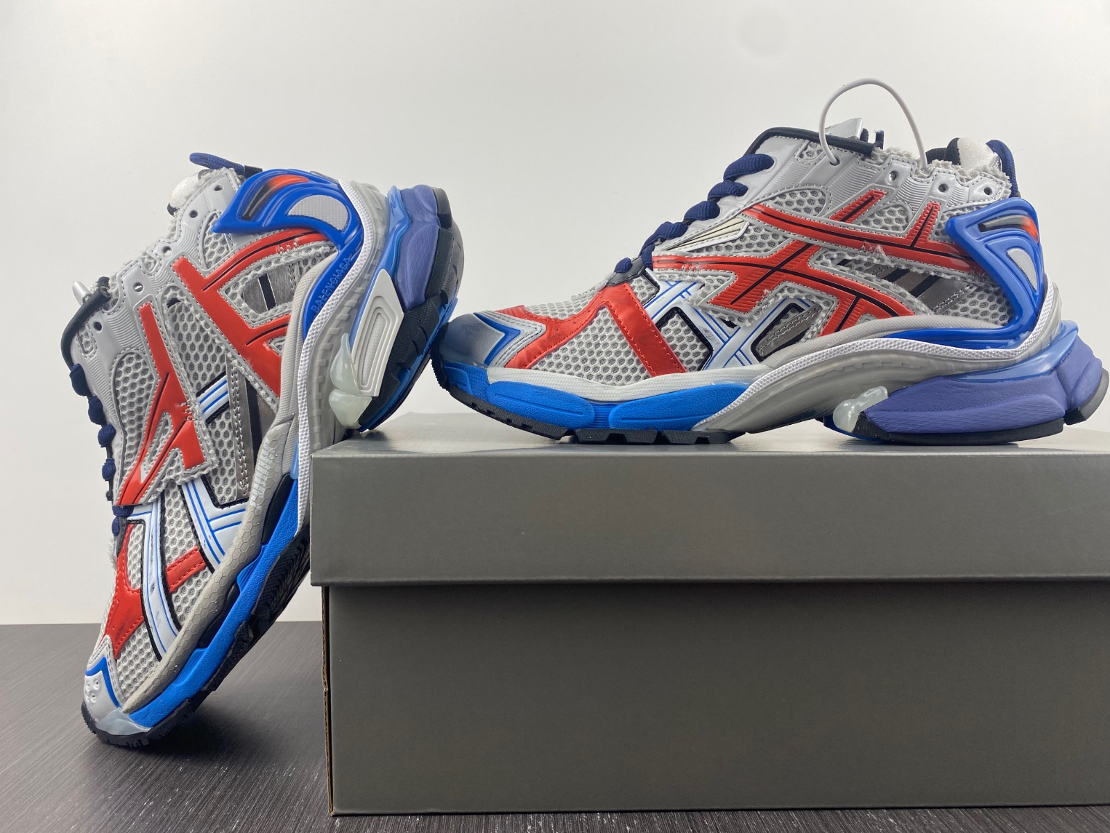 Ba*len*cia*ga runner sneaker