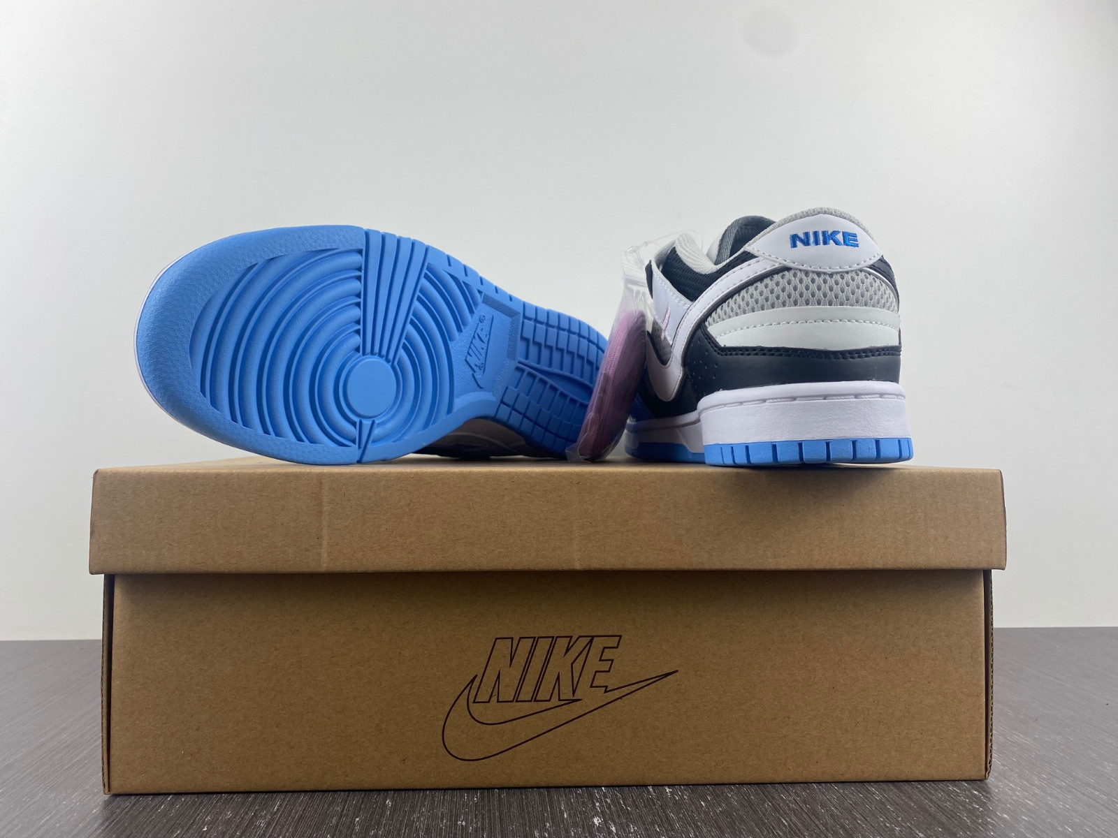 nike dunk low scrap black neutral grey university blue dn5381-001