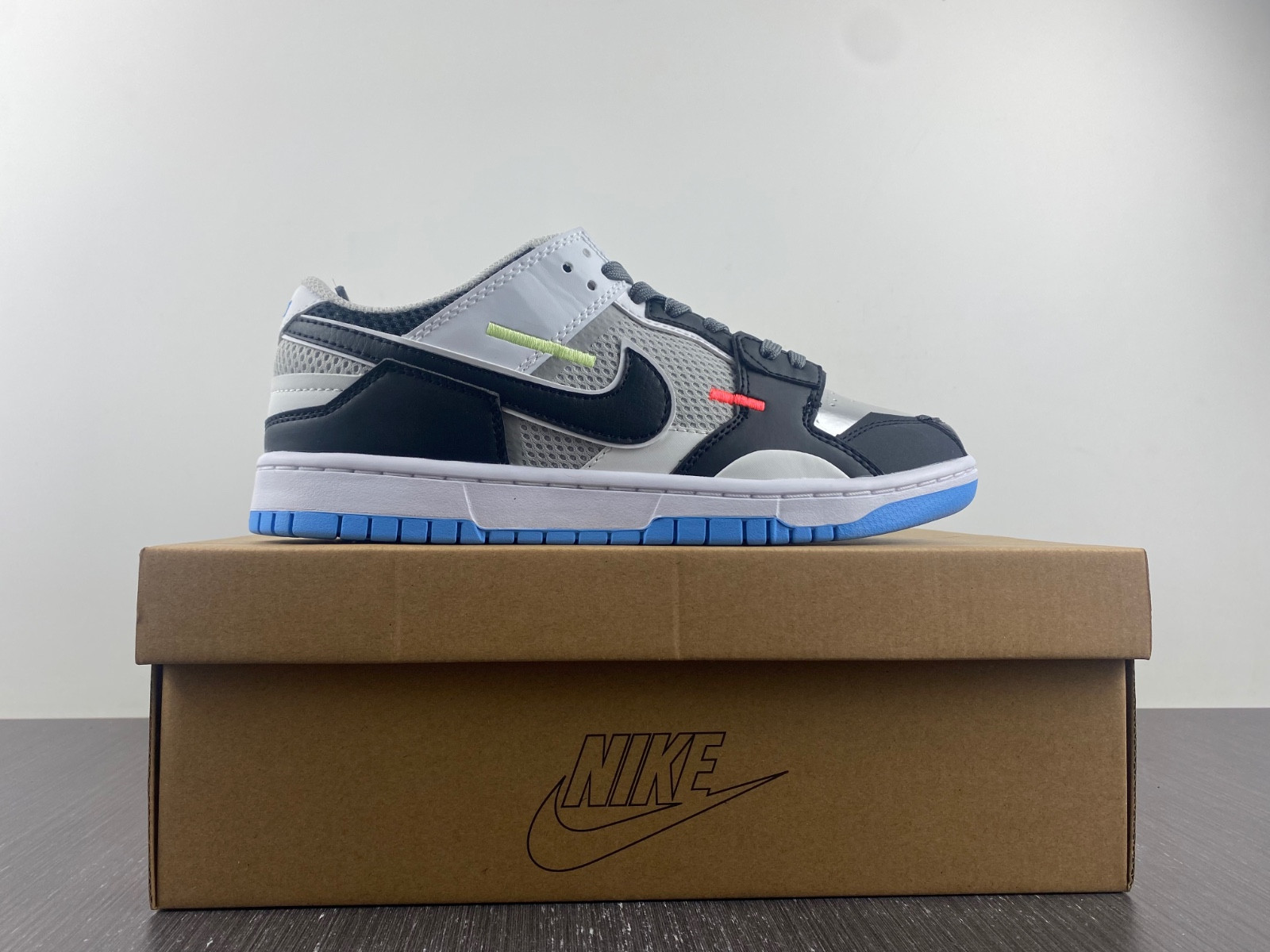 nike dunk low scrap black neutral grey university blue dn5381-001
