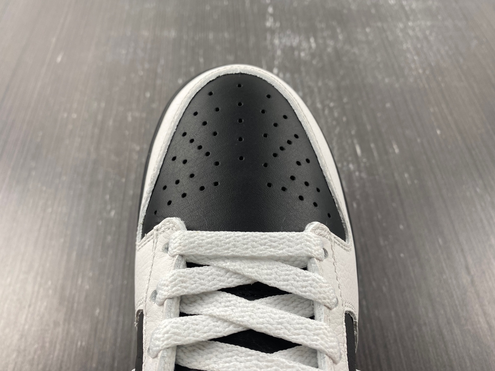 nike dunk low retro reverse panda fd9064-011