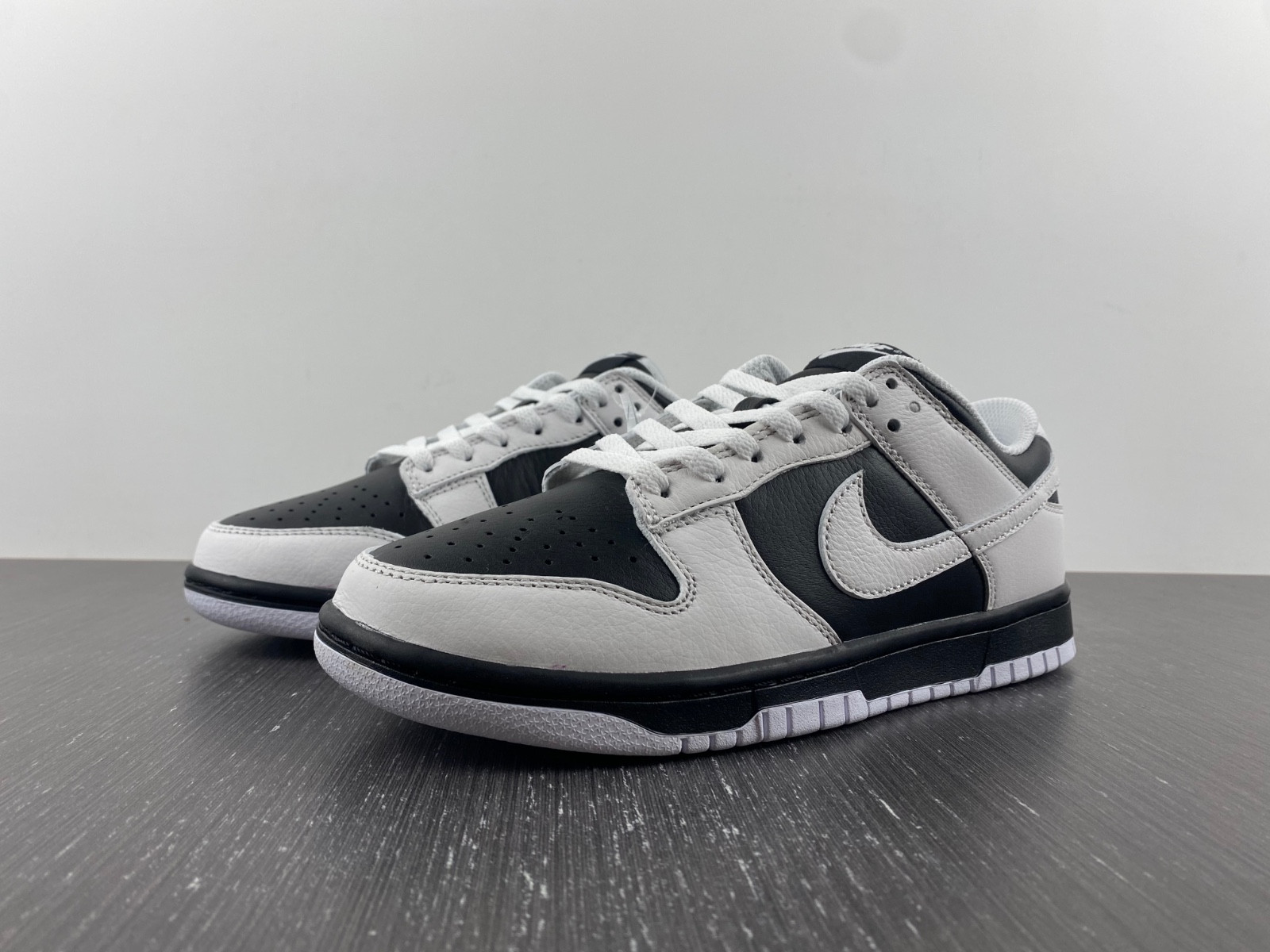 nike dunk low retro reverse panda fd9064-011