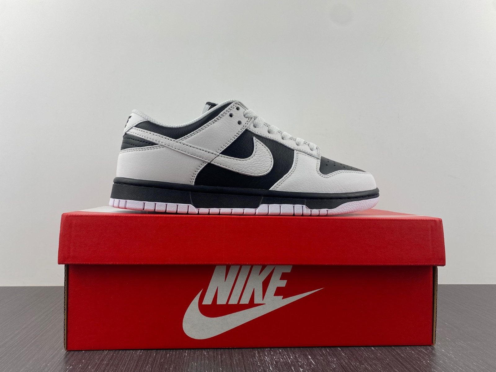 nike dunk low retro reverse panda fd9064-011