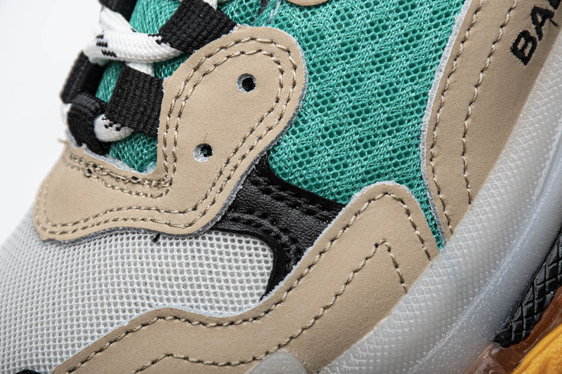 Ba*len*cia*ga triple s