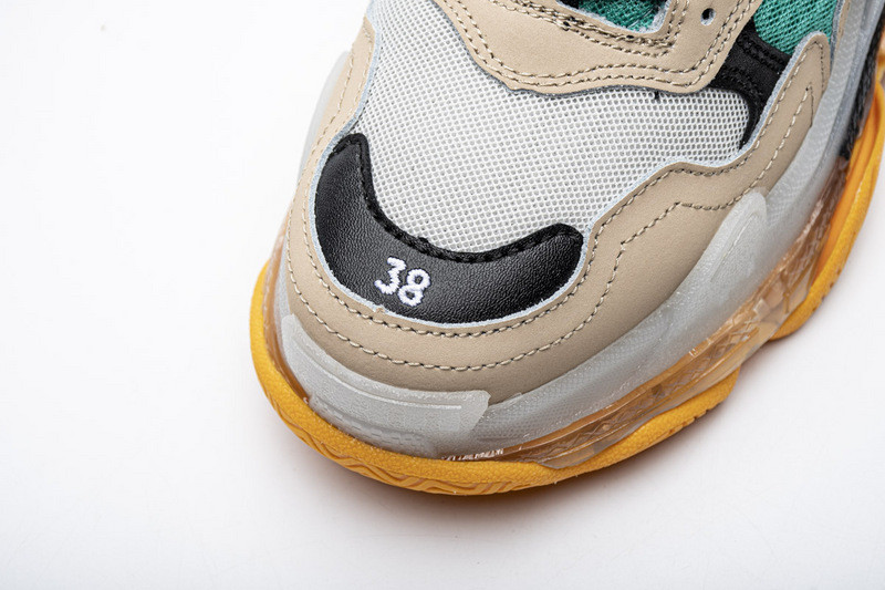 Ba*len*cia*ga triple s