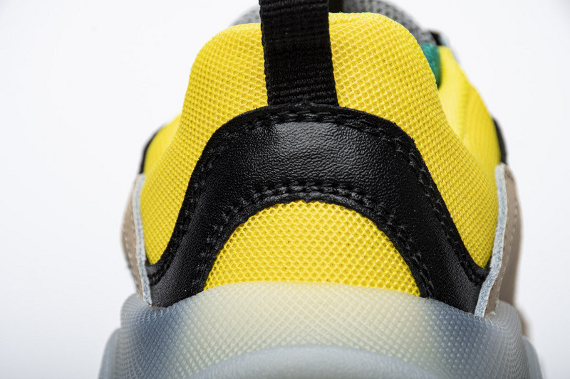 Ba*len*cia*ga triple s