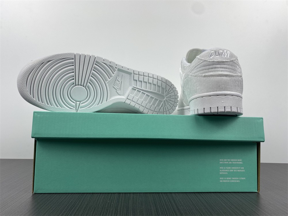 dover street market dsm nike dunk low dh2686-100