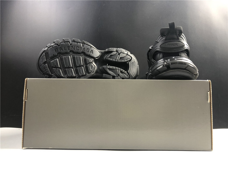 Ba*len*cia*ga track all black