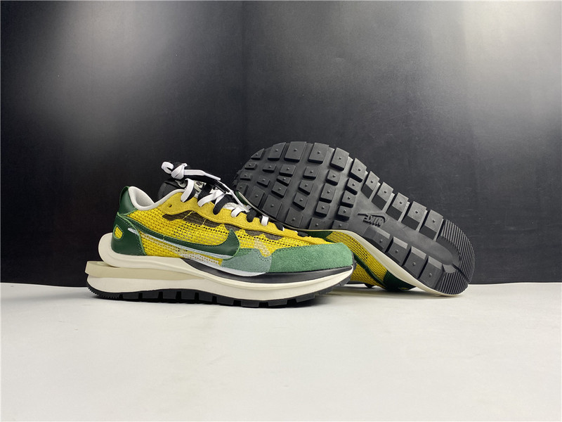 sacai x nike vaporwaffle “tour yellow” cv1363-700