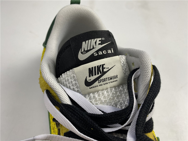 sacai x nike vaporwaffle “tour yellow” cv1363-700
