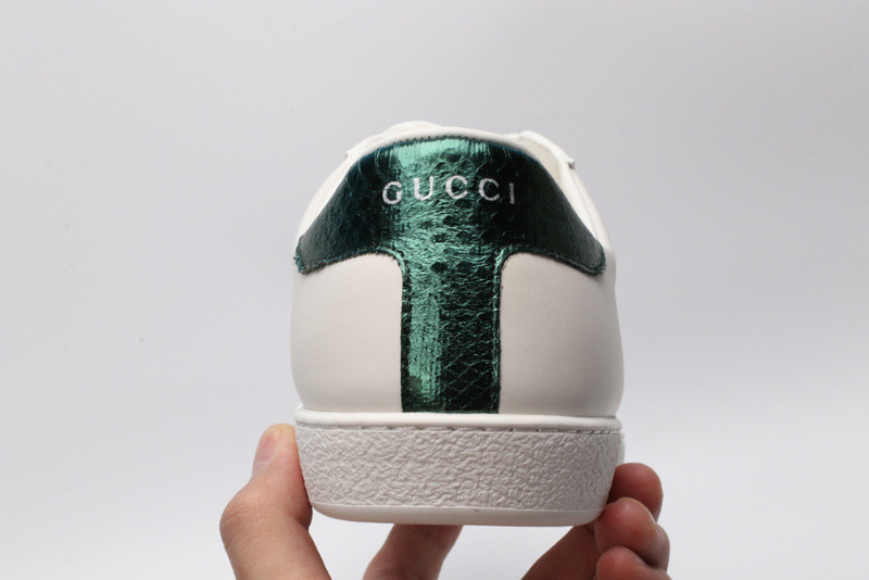 G*u*i ace embroidered low-top sneaker white with bee