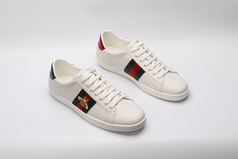 G*u*i ace embroidered low-top sneaker white with bee