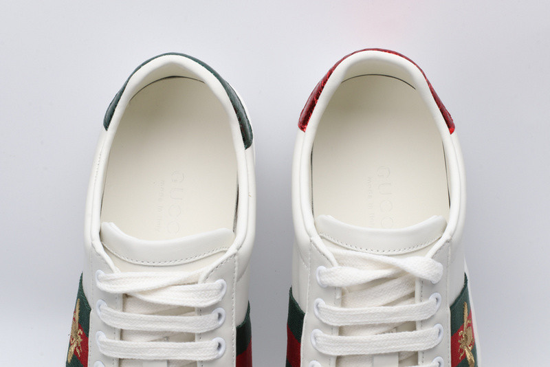 G*u*i ace embroidered low-top sneaker white with bee