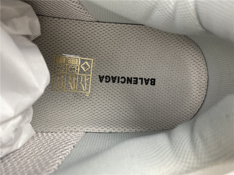 Ba*len*cia*ga triple s