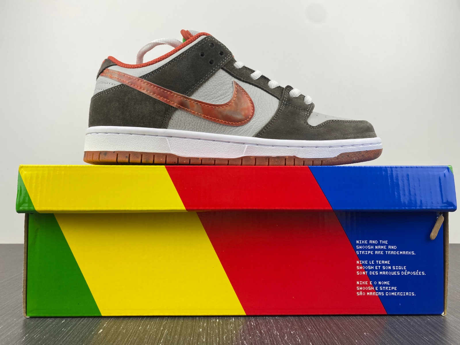 crushed dc nike sb dunk low dh7782-001