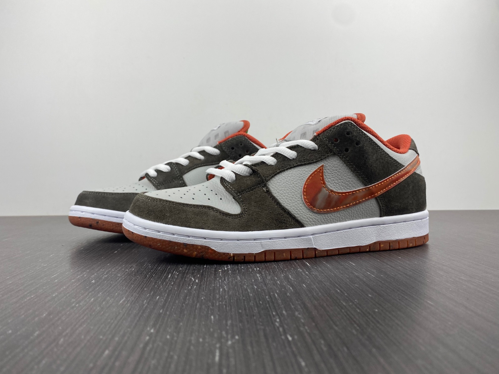 crushed dc nike sb dunk low dh7782-001