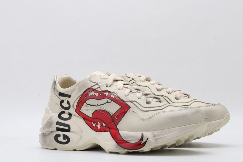 G*u*i ace embroidered low-top sneaker white with lips
