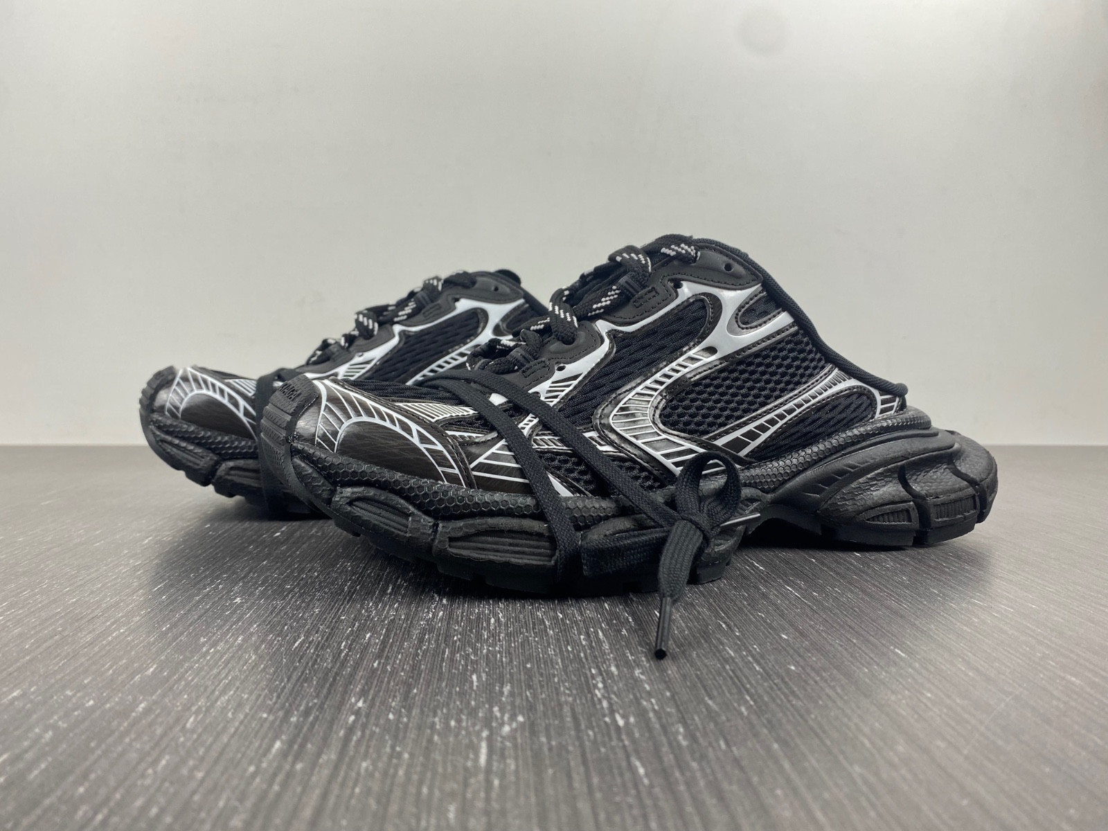 Ba*len*cia*ga men''s 3xl mule in black