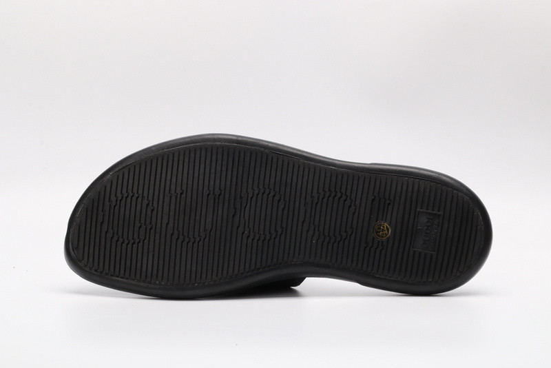 G*u*i slides all black with "G*u*i"