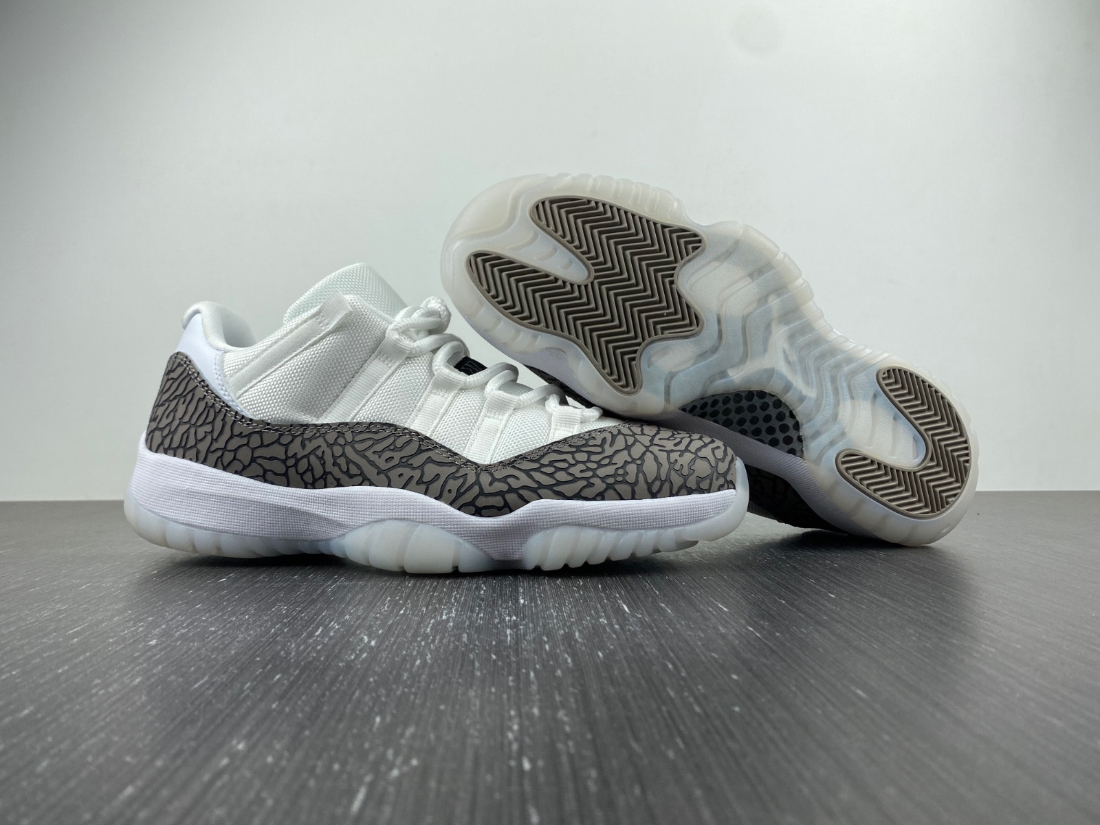 air jordan 11 low elephant print av2187-140