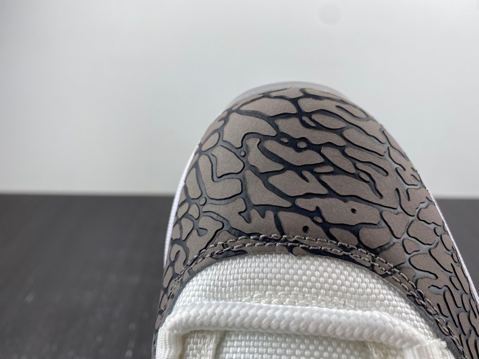 air jordan 11 low elephant print av2187-140