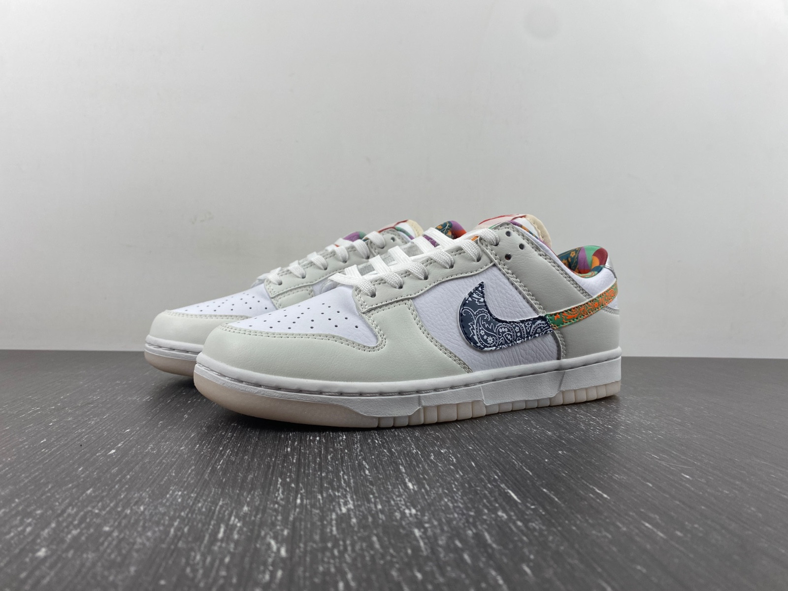 nike dunk low gs "multi-color paisley" fn8913-141